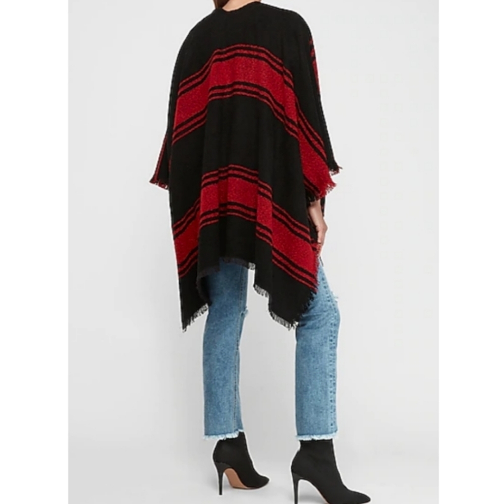 🌿EXPRESS PLAID PONCHO🌿 - Picture 3 of 7